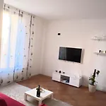 Vale's House